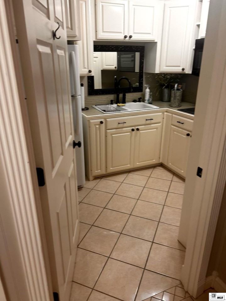 223 S Grand St - Photo 4 of 4