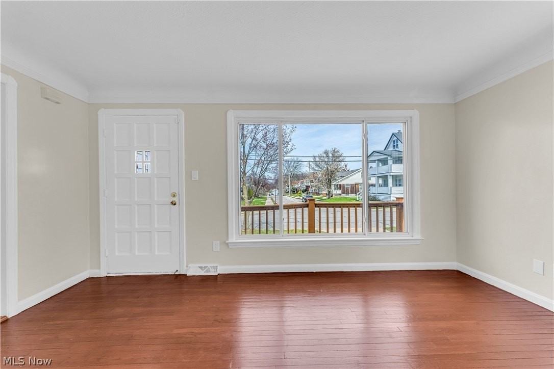 10518 Langton Ave - Photo 3 of 22
