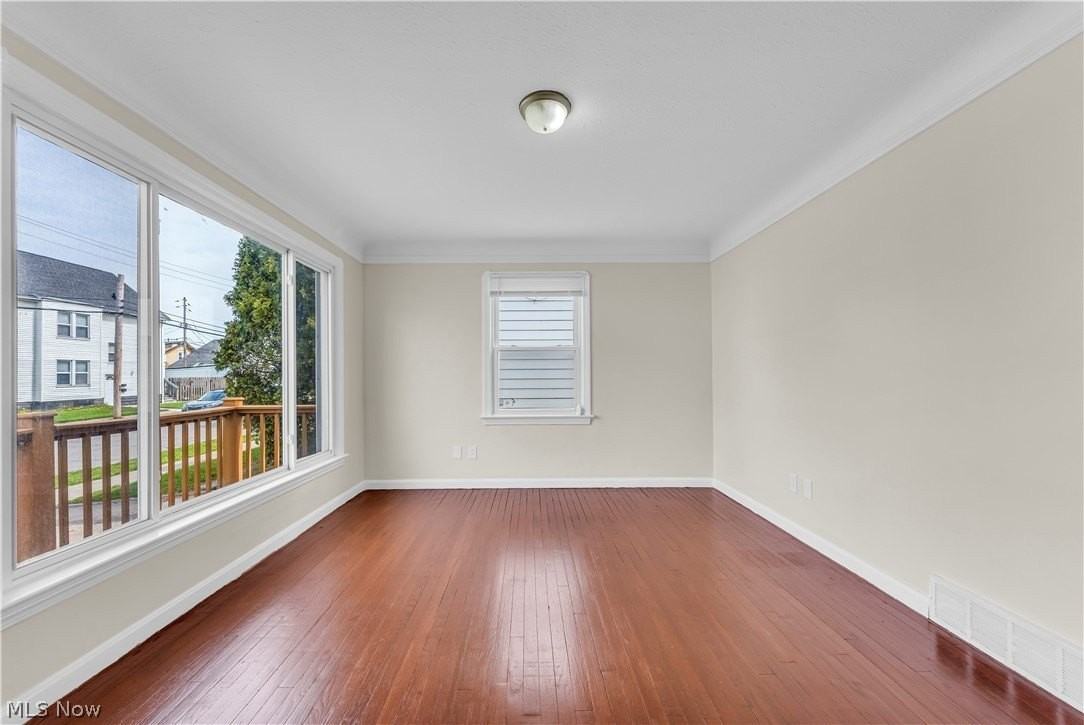 10518 Langton Ave - Photo 4 of 22