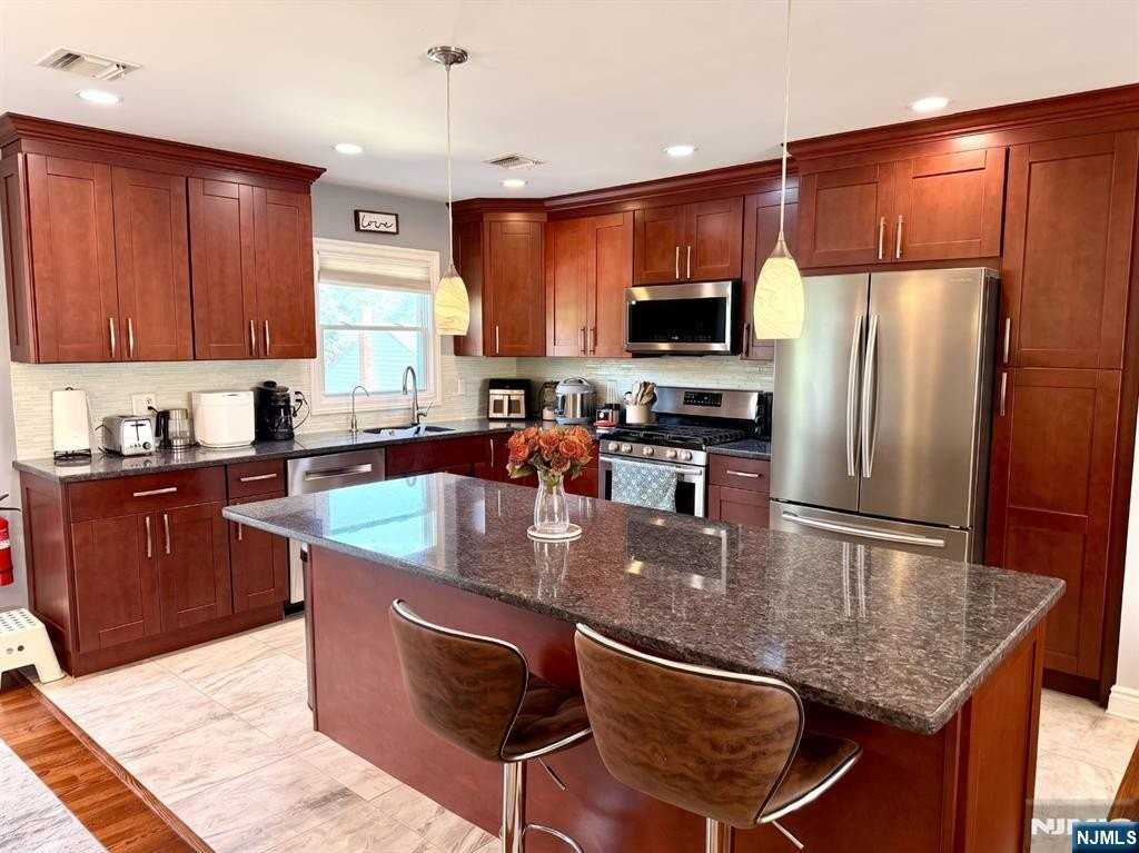 13-55 Comerford Pl - Photo 4 of 27