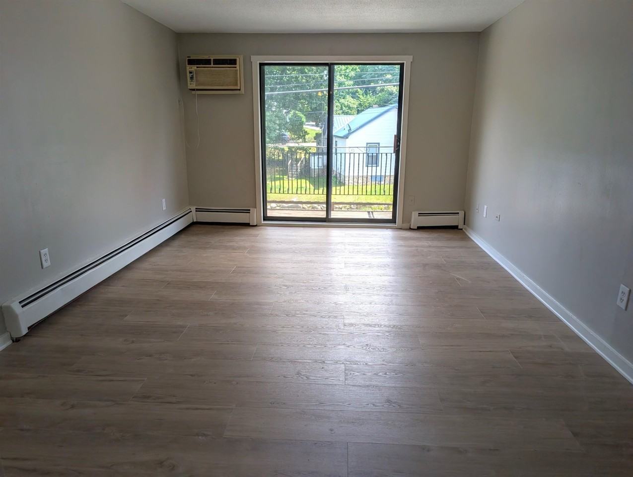 134 Mammoth Rd #21 - Photo 4 of 17