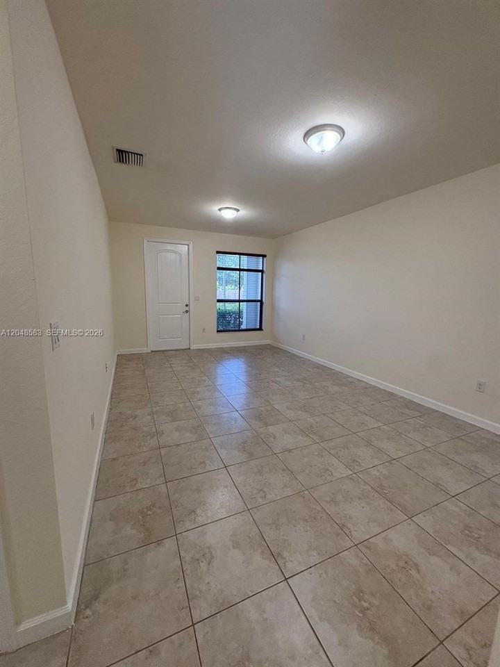 17460 Sw 153rd Ave - Photo 2 of 8