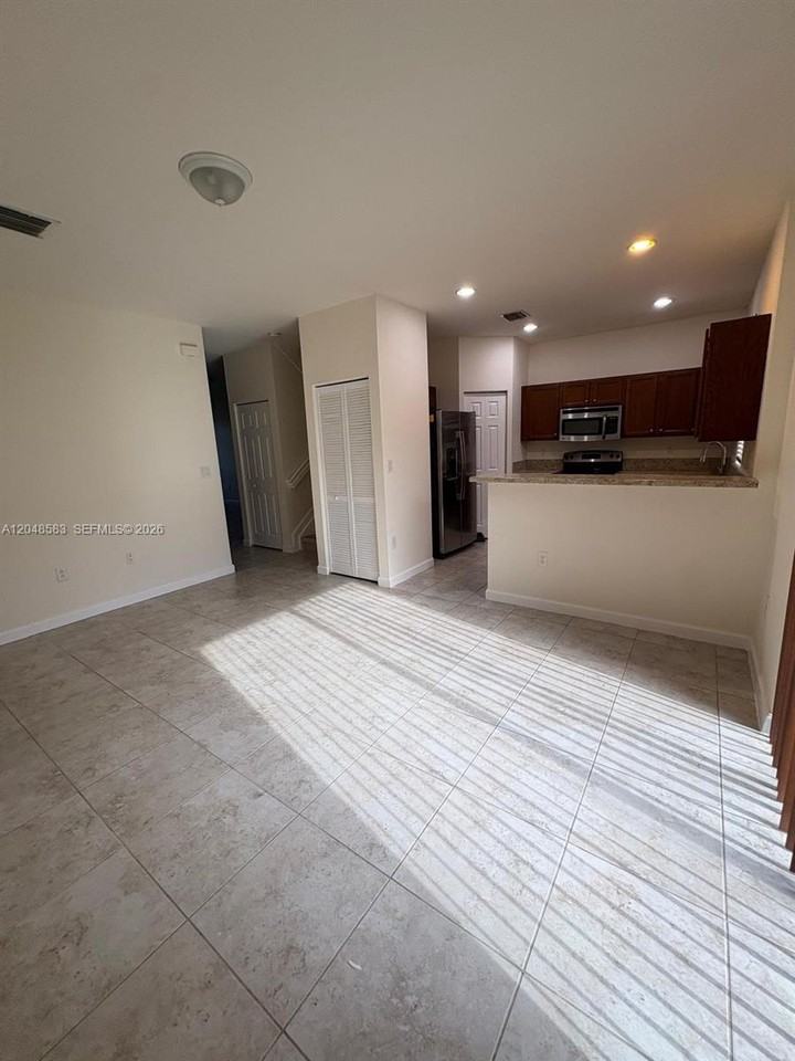 17460 Sw 153rd Ave - Photo 3 of 8
