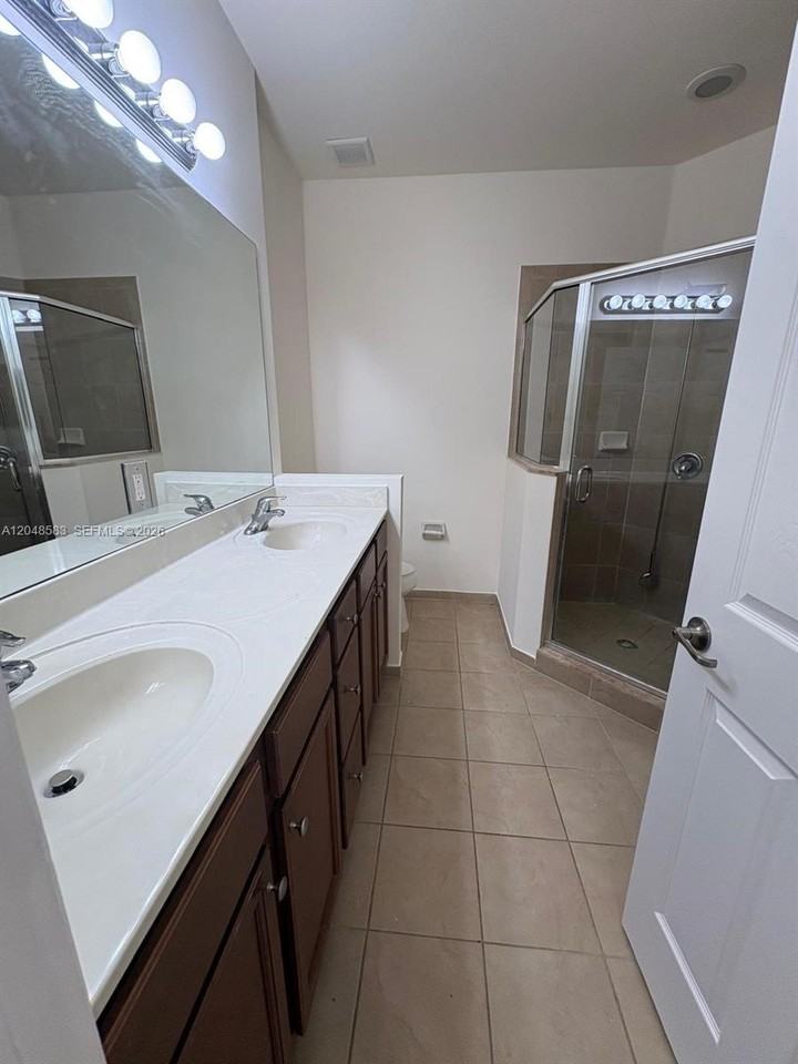17460 Sw 153rd Ave - Photo 7 of 8