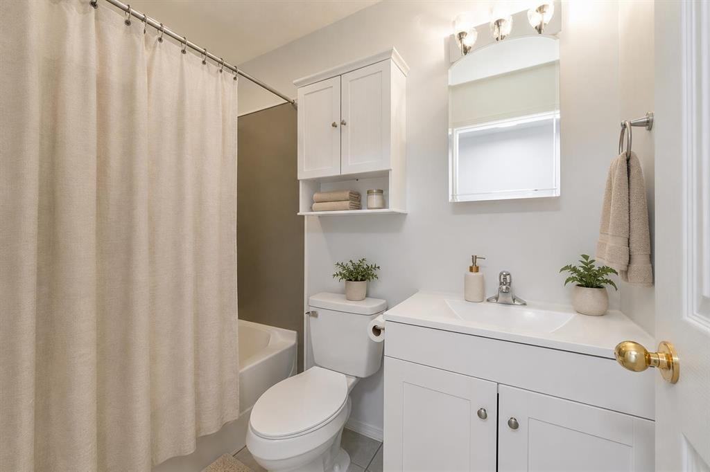 1378 Kenney Street - Photo 4 of 32