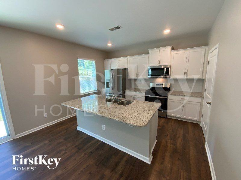 150 Scotsway Ct - Photo 4 of 10