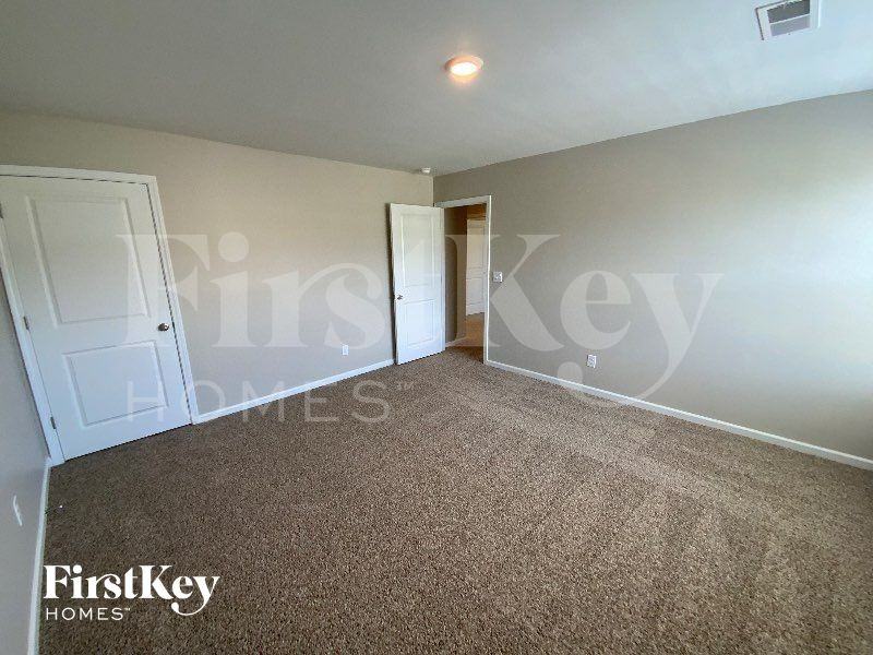 150 Scotsway Ct - Photo 7 of 10