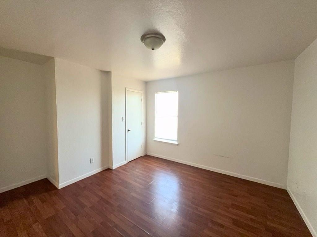 809 W Walnut St #B2 - Photo 3 of 6