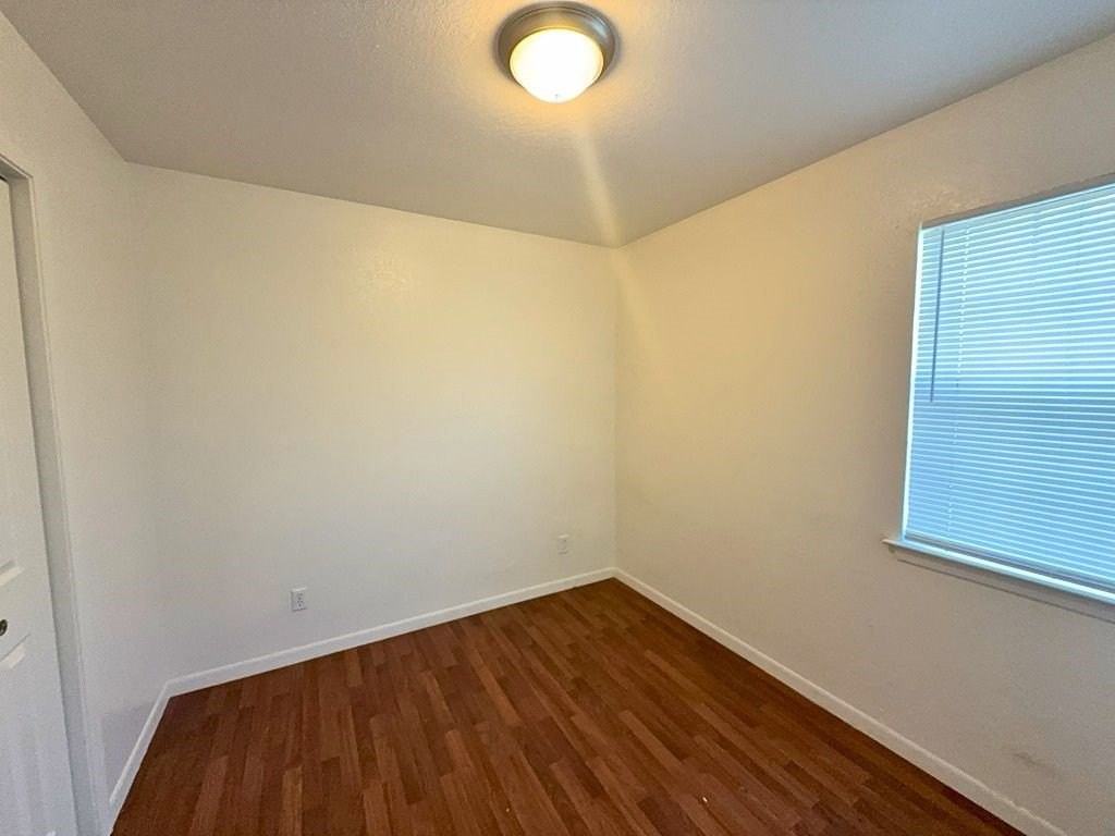 809 W Walnut St #B2 - Photo 5 of 6