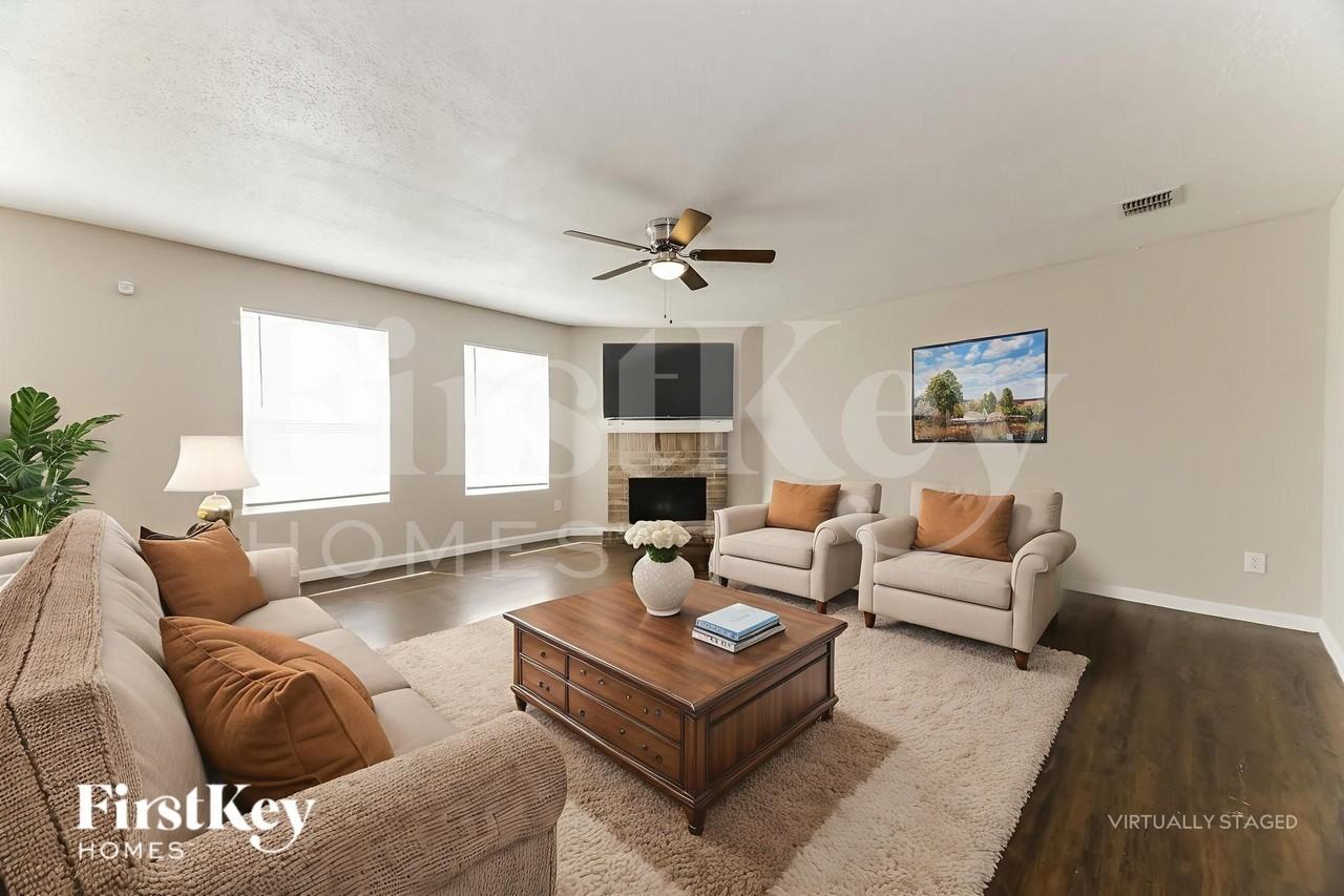 1395 Stewart Dr - Photo 4 of 19