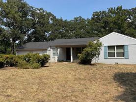 1401 S Oak St - Photo 1 of 1