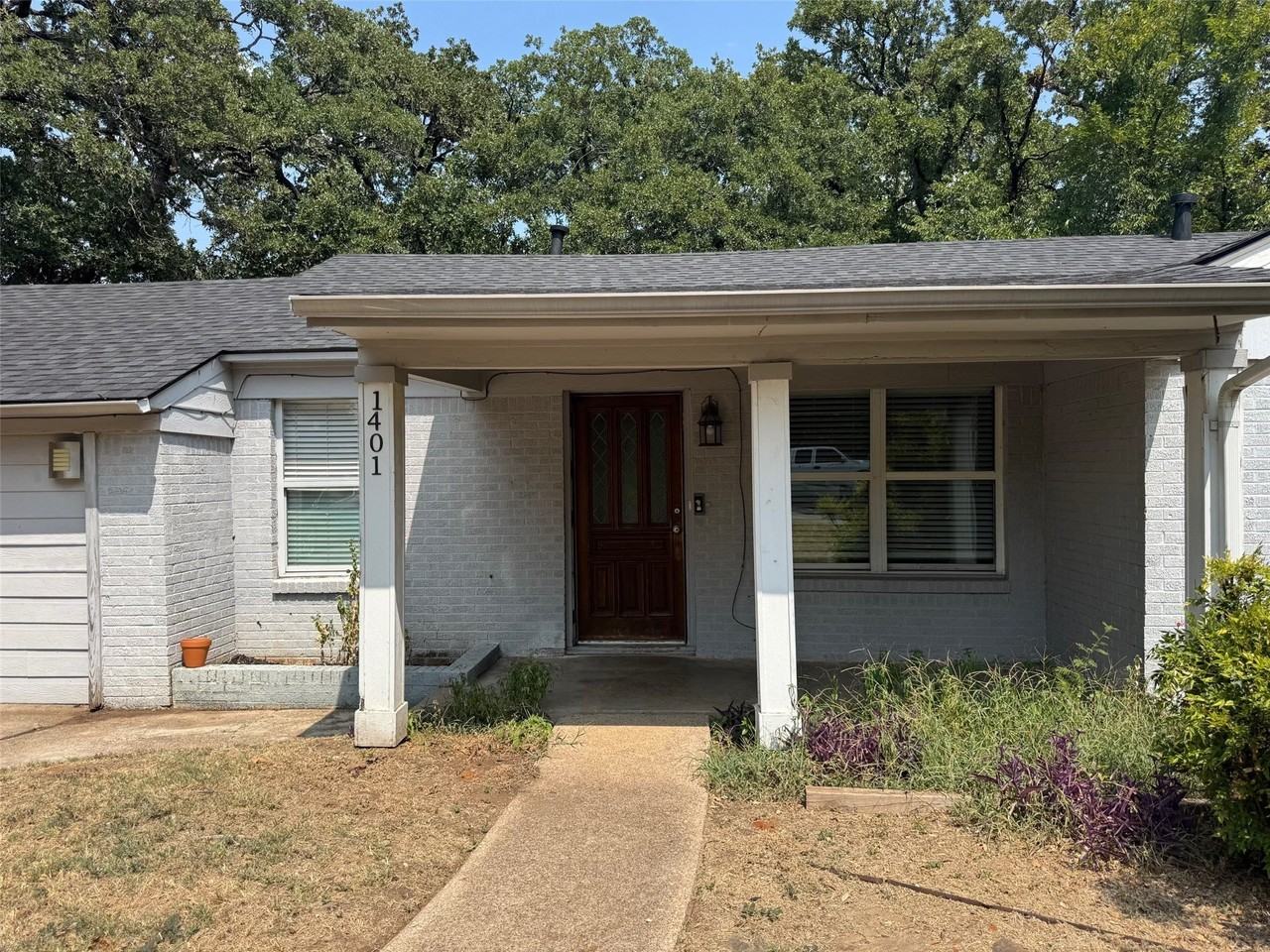 1401 S Oak St - Photo 2 of 16