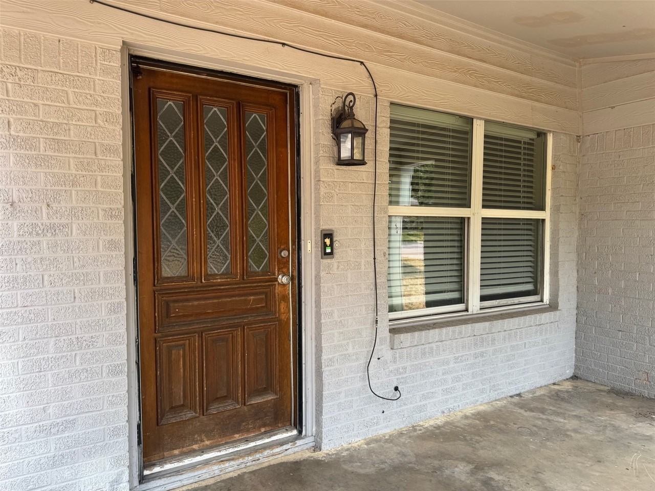 1401 S Oak St - Photo 3 of 16
