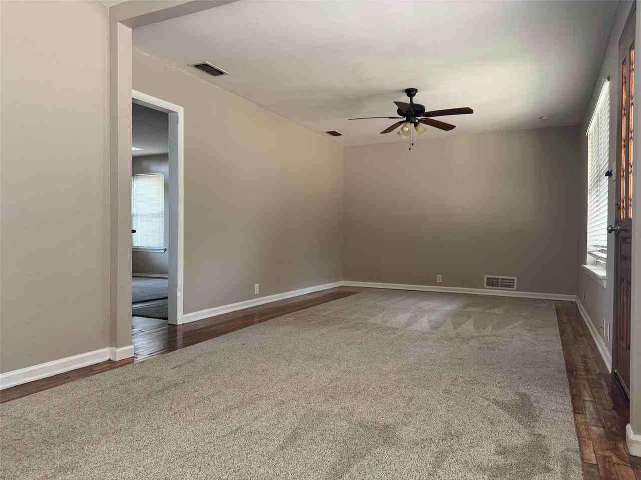 1401 S Oak St - Photo 4 of 16