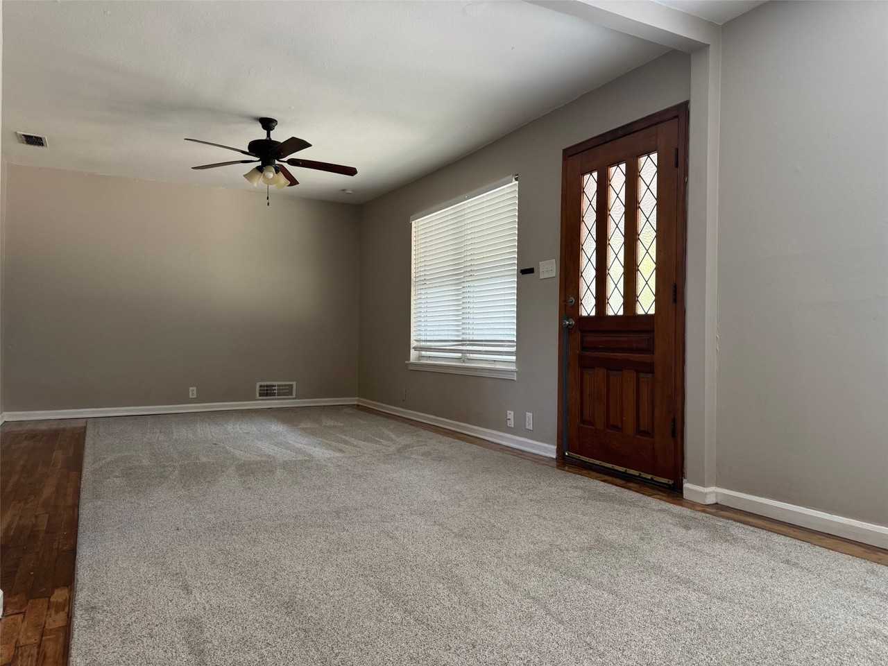 1401 S Oak St - Photo 5 of 16