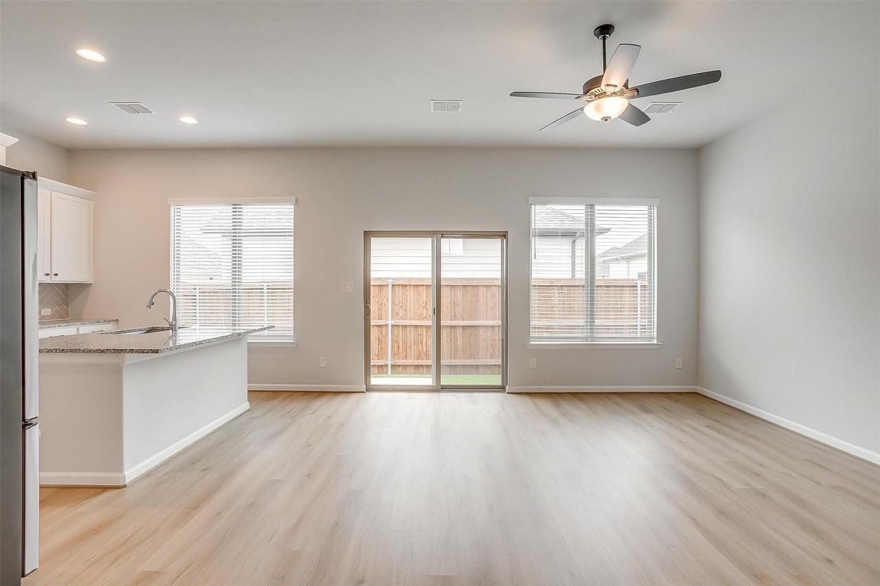 10512 Palmera Rd - Photo 3 of 40