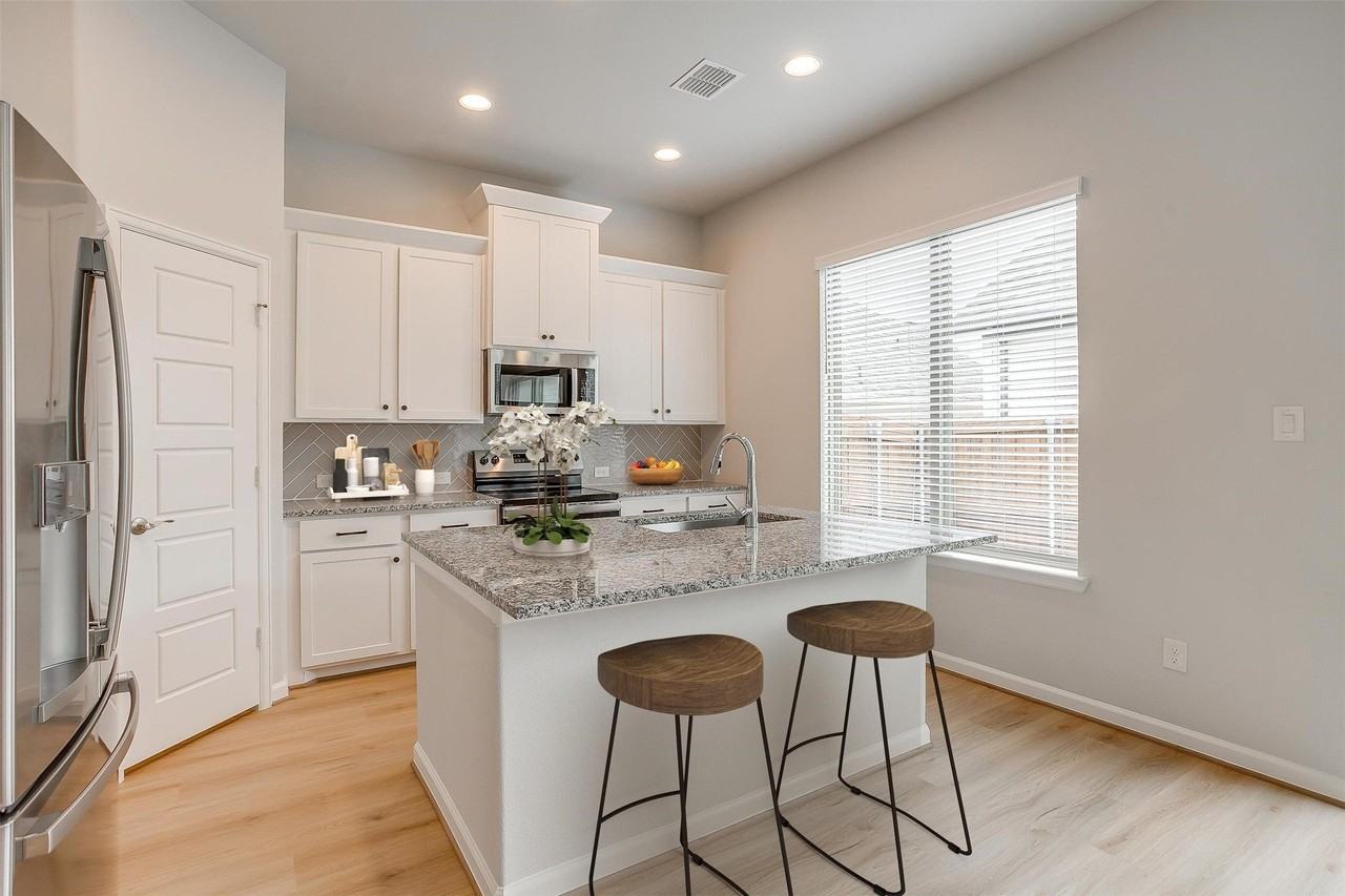 10512 Palmera Rd - Photo 6 of 40