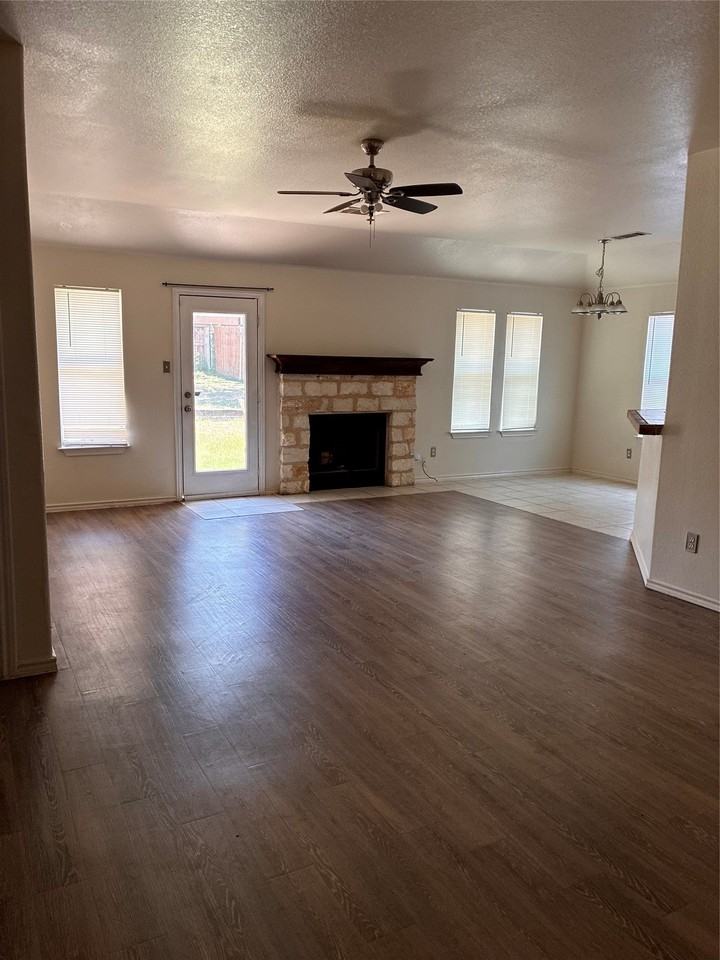 1029 Morrison Dr - Photo 3 of 25