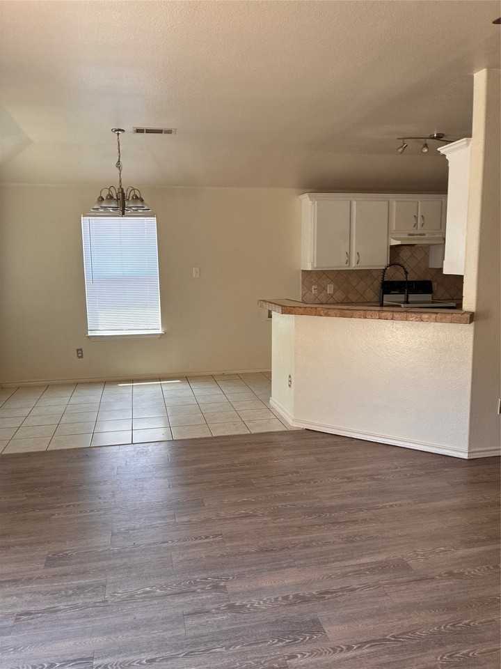 1029 Morrison Dr - Photo 5 of 25