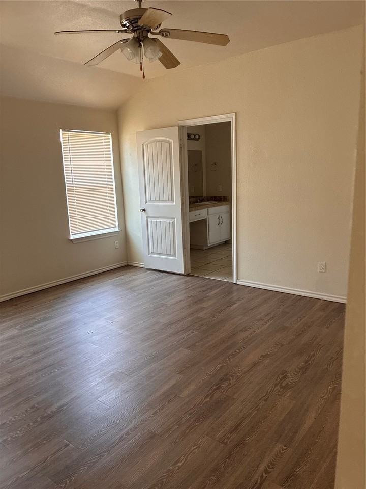 1029 Morrison Dr - Photo 7 of 25