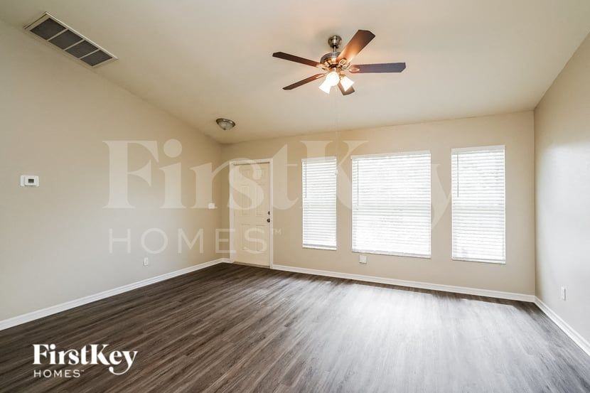149 Se 18th St - Photo 4 of 16