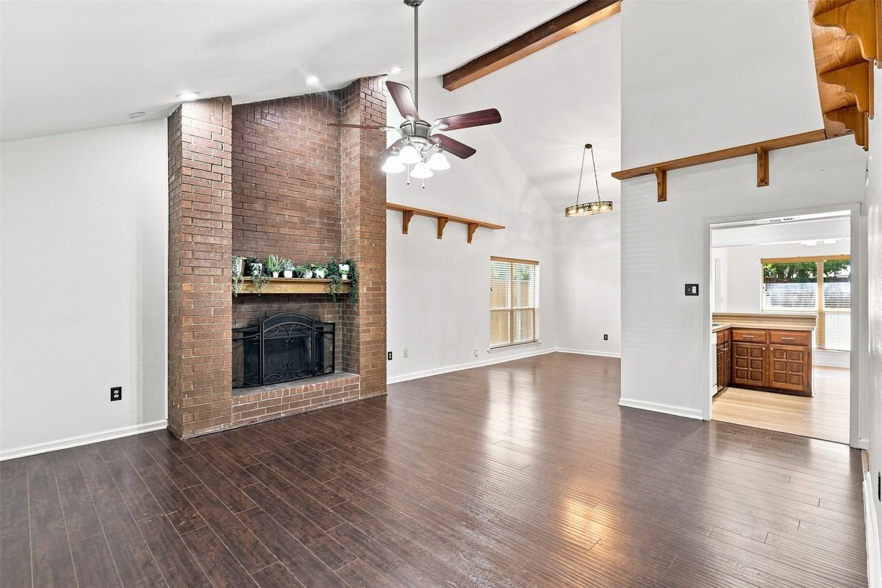 8782 Marilyn Dr - Photo 4 of 26