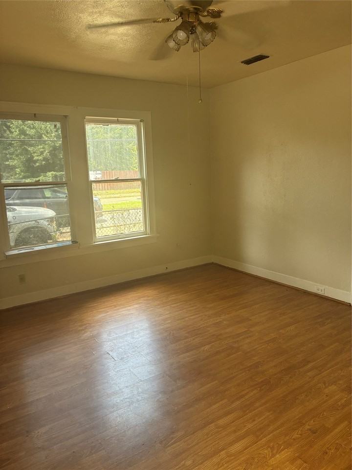 2660 Vivian St - Photo 4 of 4