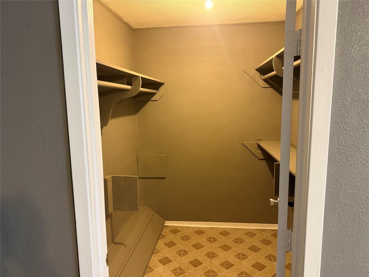 3505 Dalton St - Photo 5 of 11