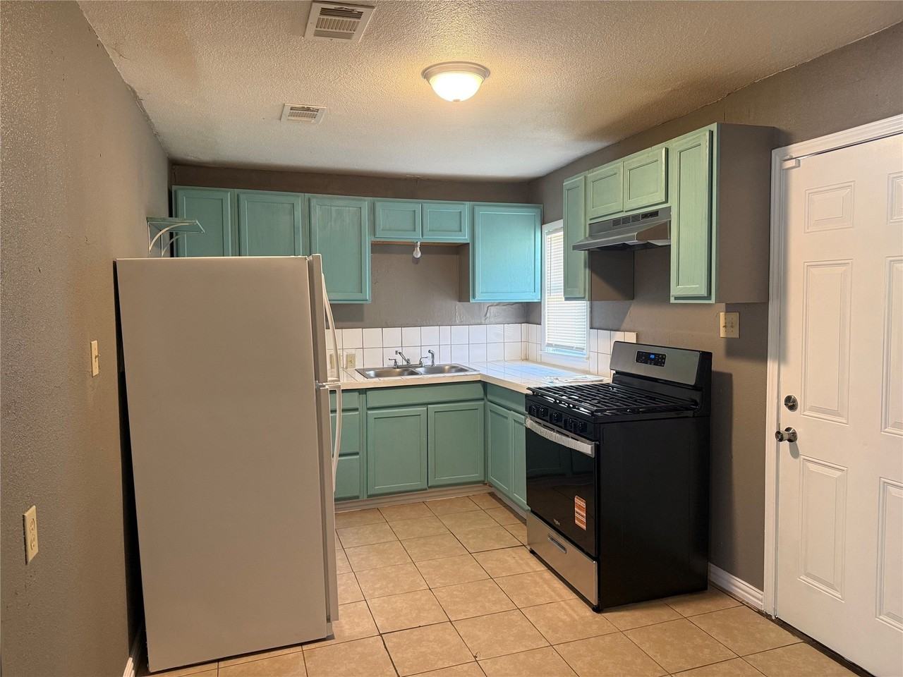 3505 Dalton St - Photo 7 of 11