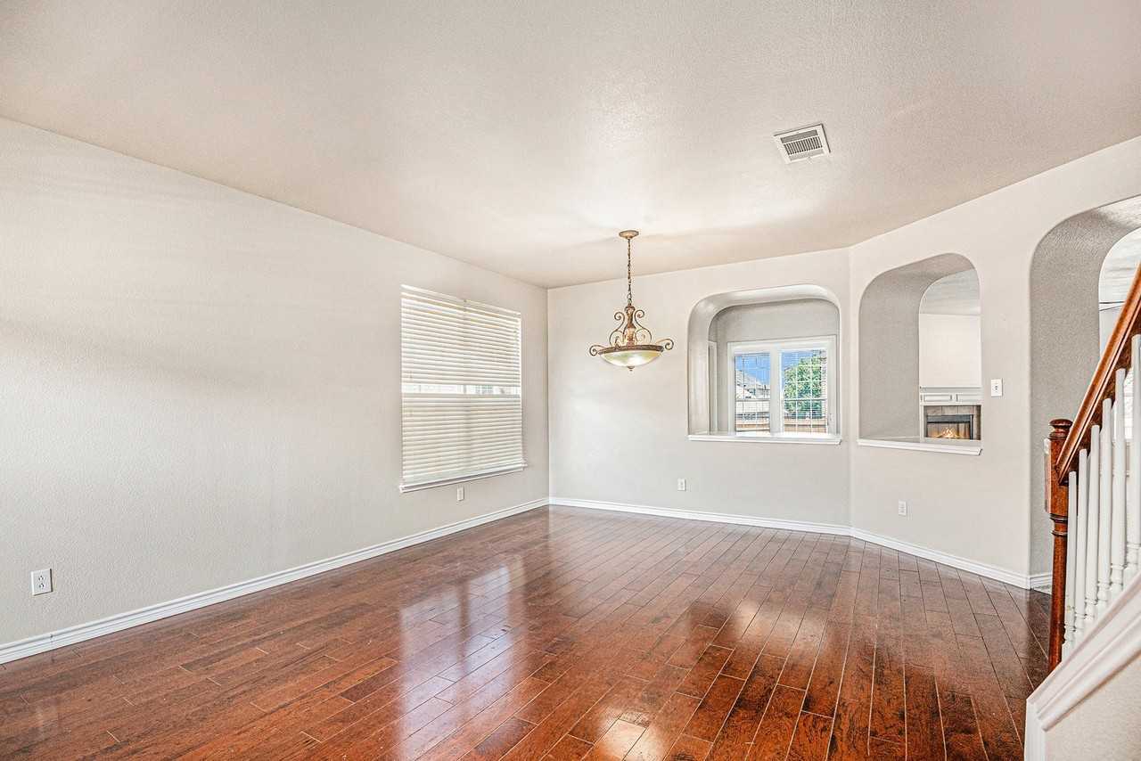 605 Port Royale Way - Photo 2 of 24