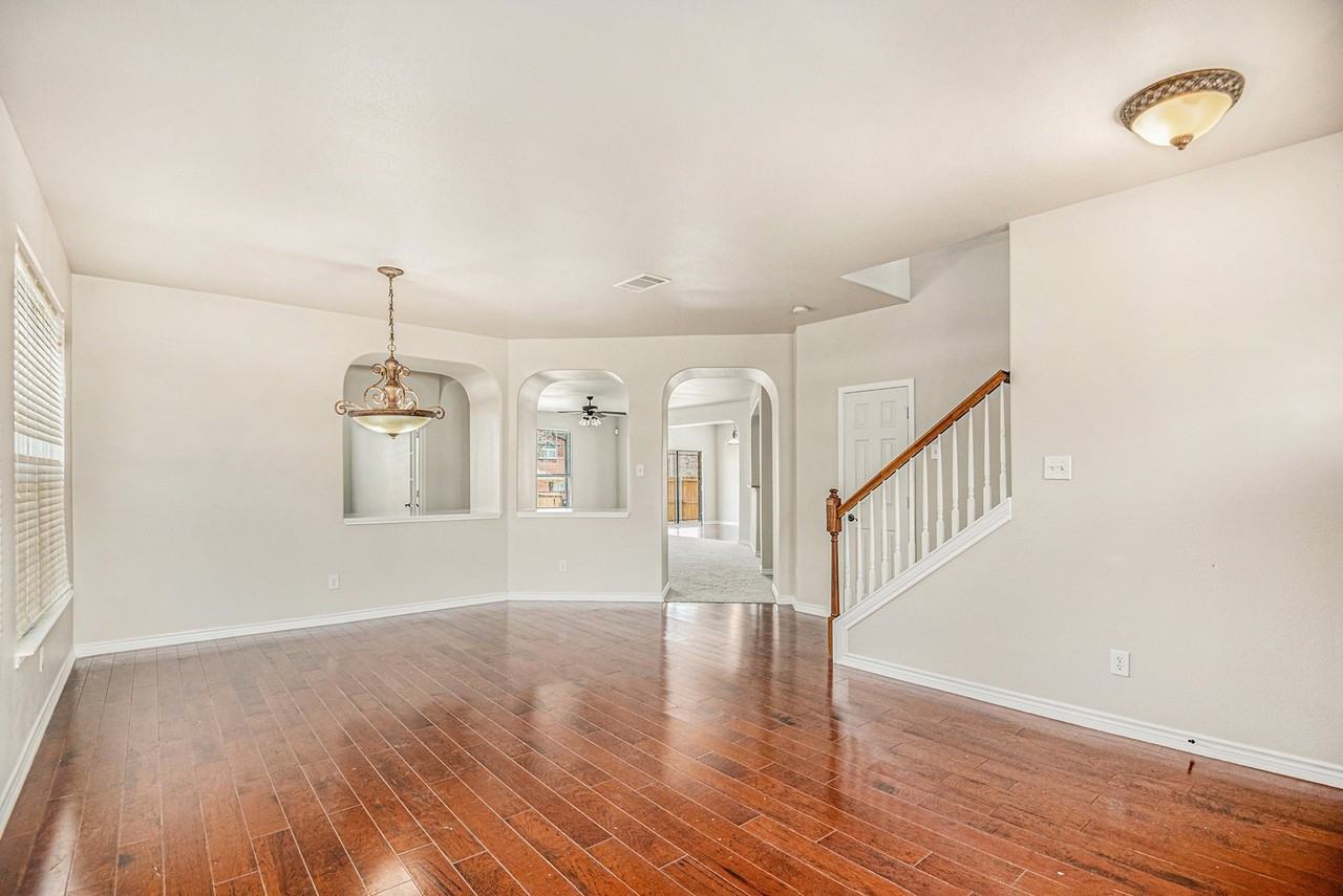 605 Port Royale Way - Photo 3 of 24