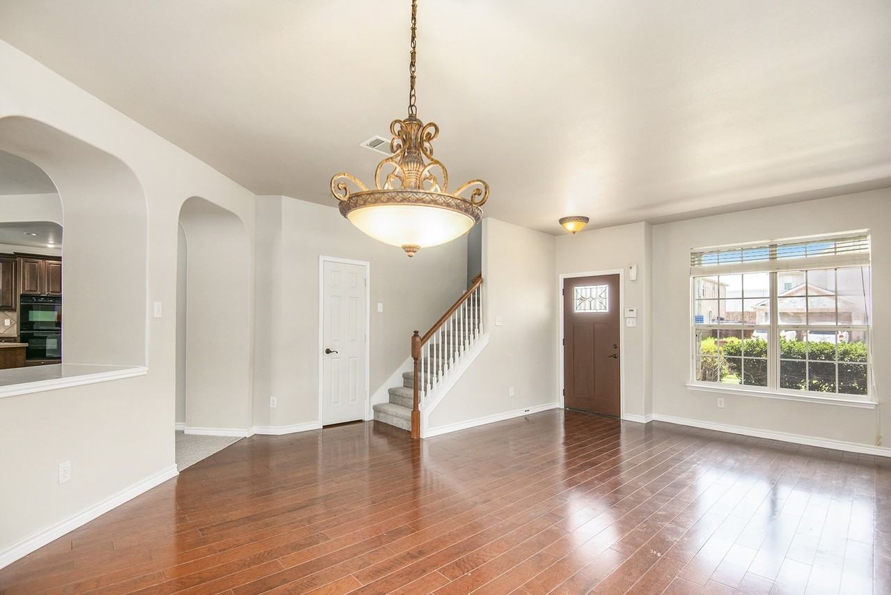 605 Port Royale Way - Photo 4 of 24