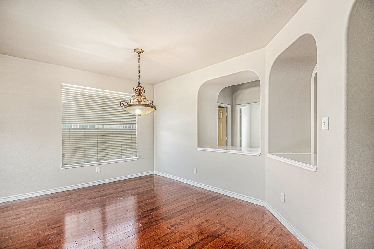 605 Port Royale Way - Photo 5 of 24