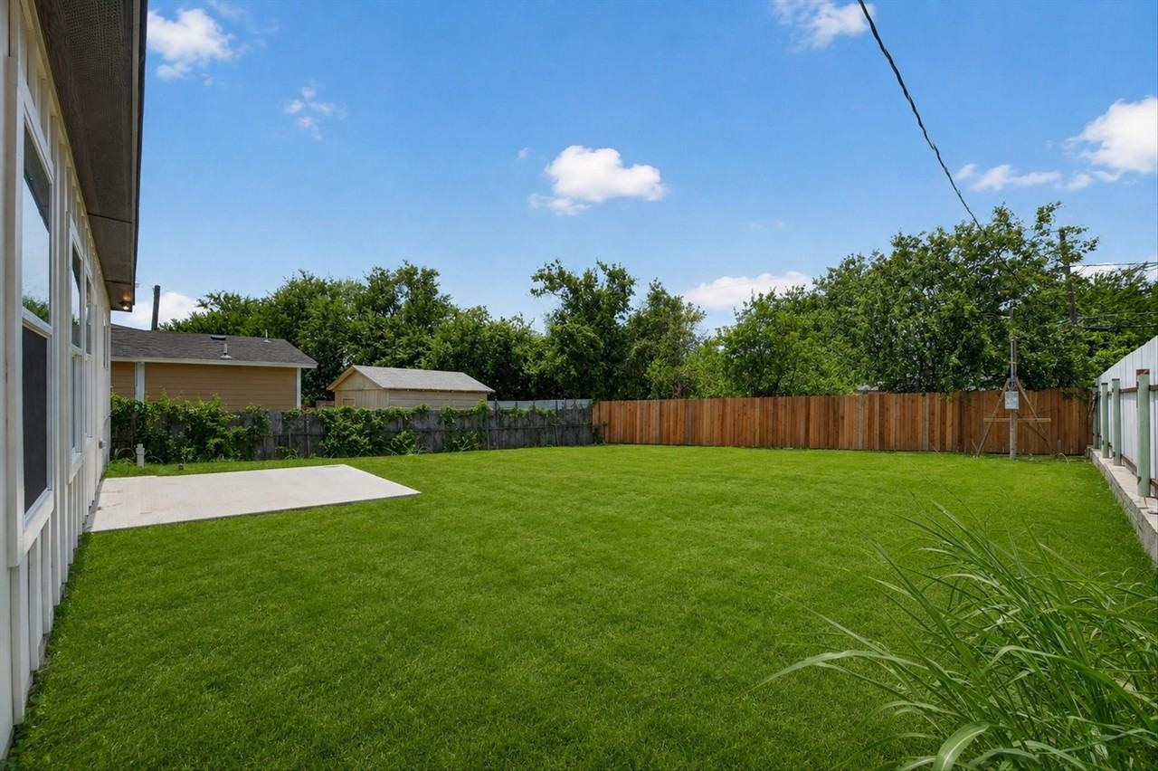 2817 Clinton Ave - Photo 3 of 37