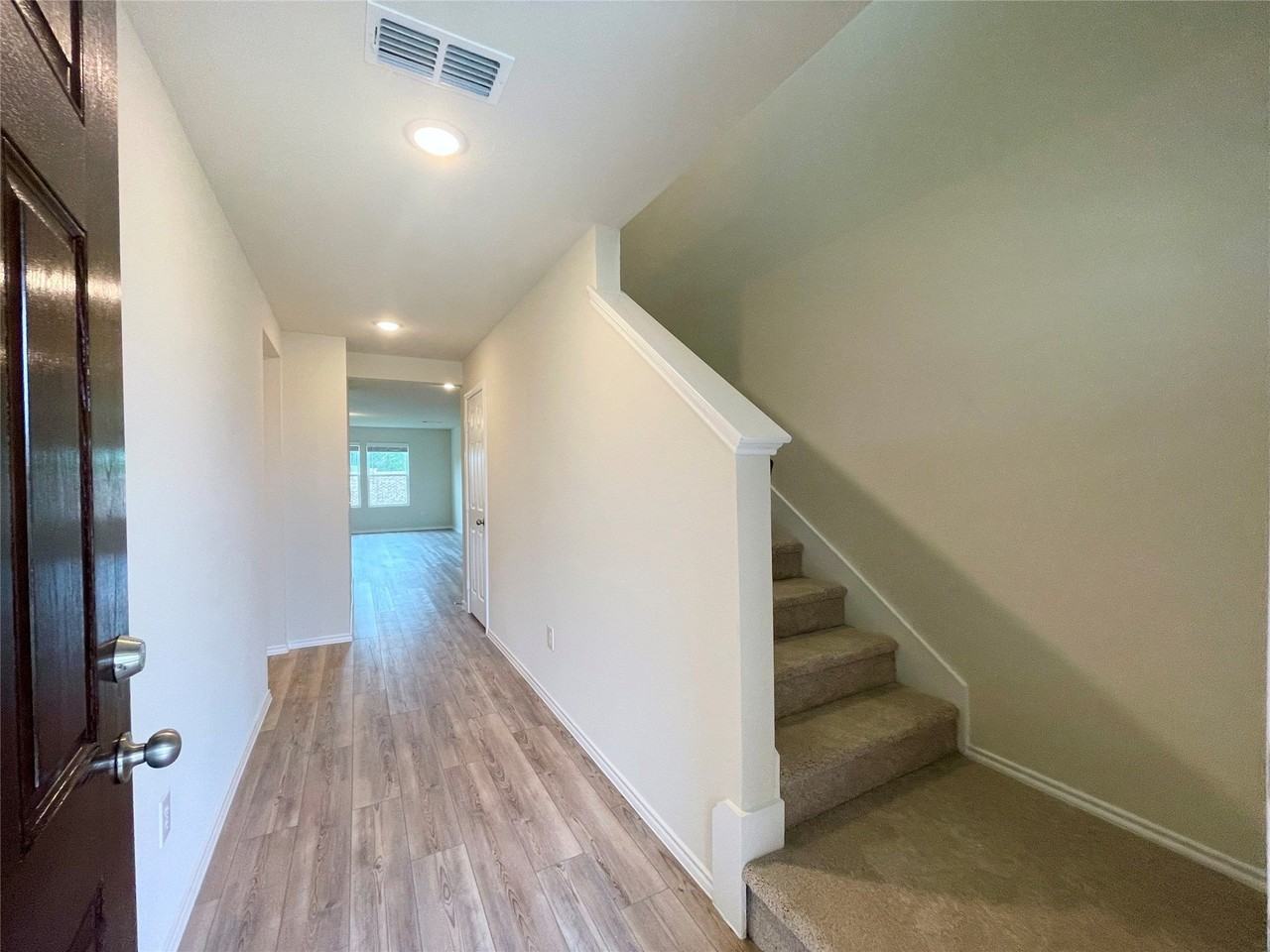 481 Grenada Lake Dr - Photo 4 of 28