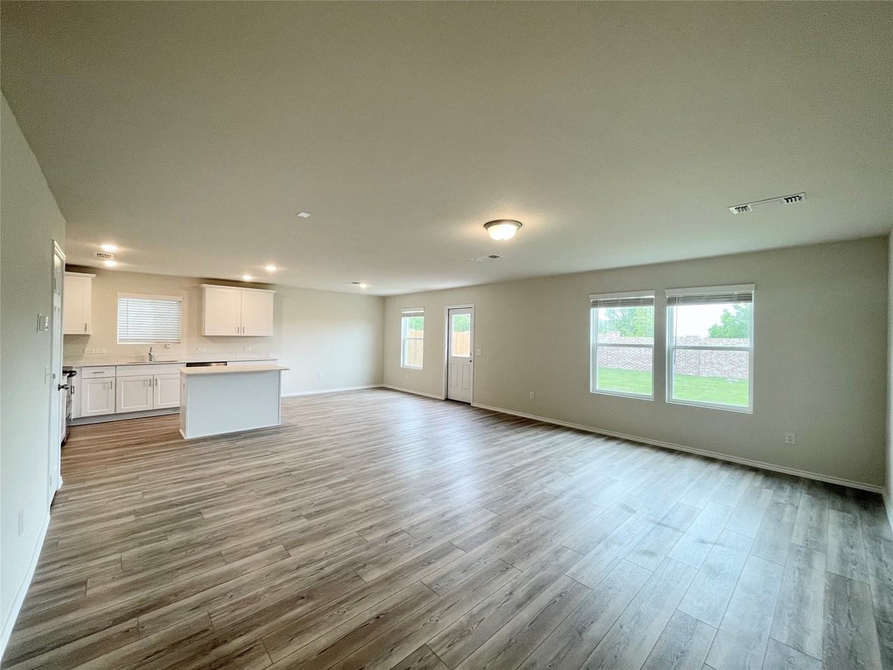 481 Grenada Lake Dr - Photo 5 of 28
