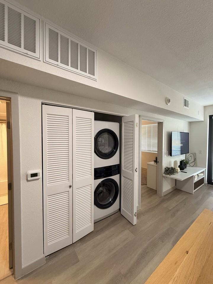 N City Dr #222 - Photo 3 of 8