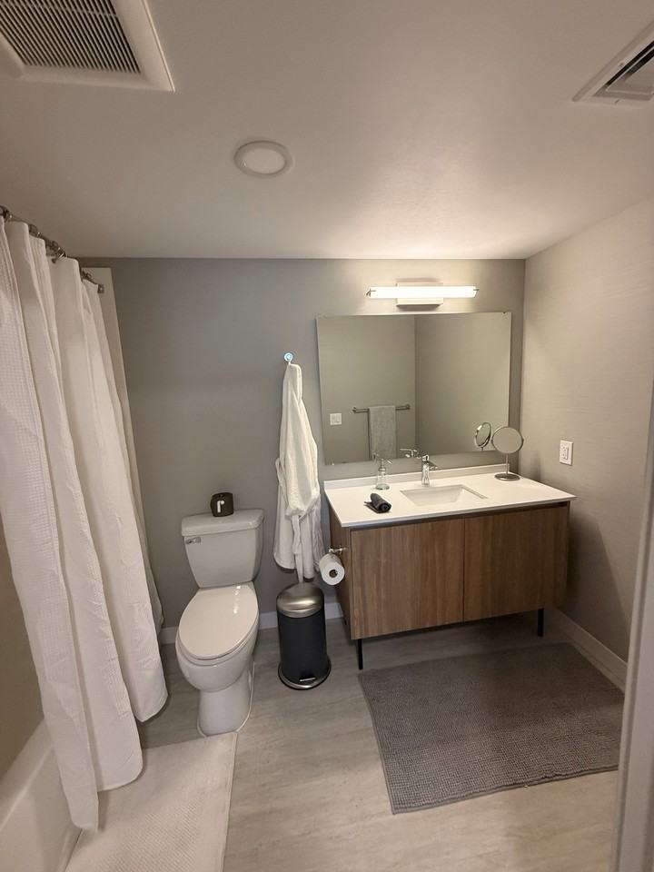 N City Dr #222 - Photo 6 of 8