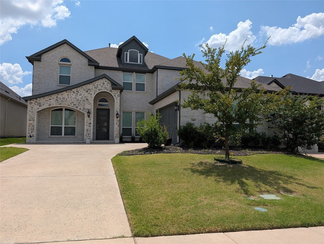 2809 River Bend Pl - Photo 2 of 39