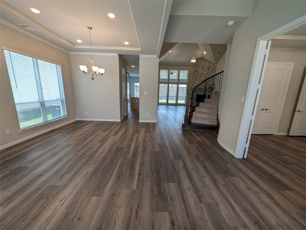 2809 River Bend Pl - Photo 4 of 39
