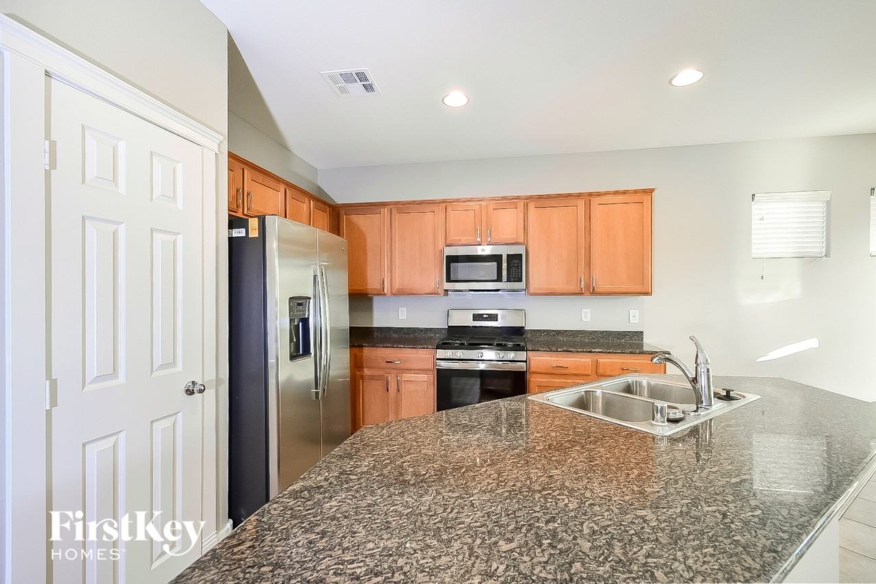 3840 Bowers Hollow Ave - Photo 5 of 15