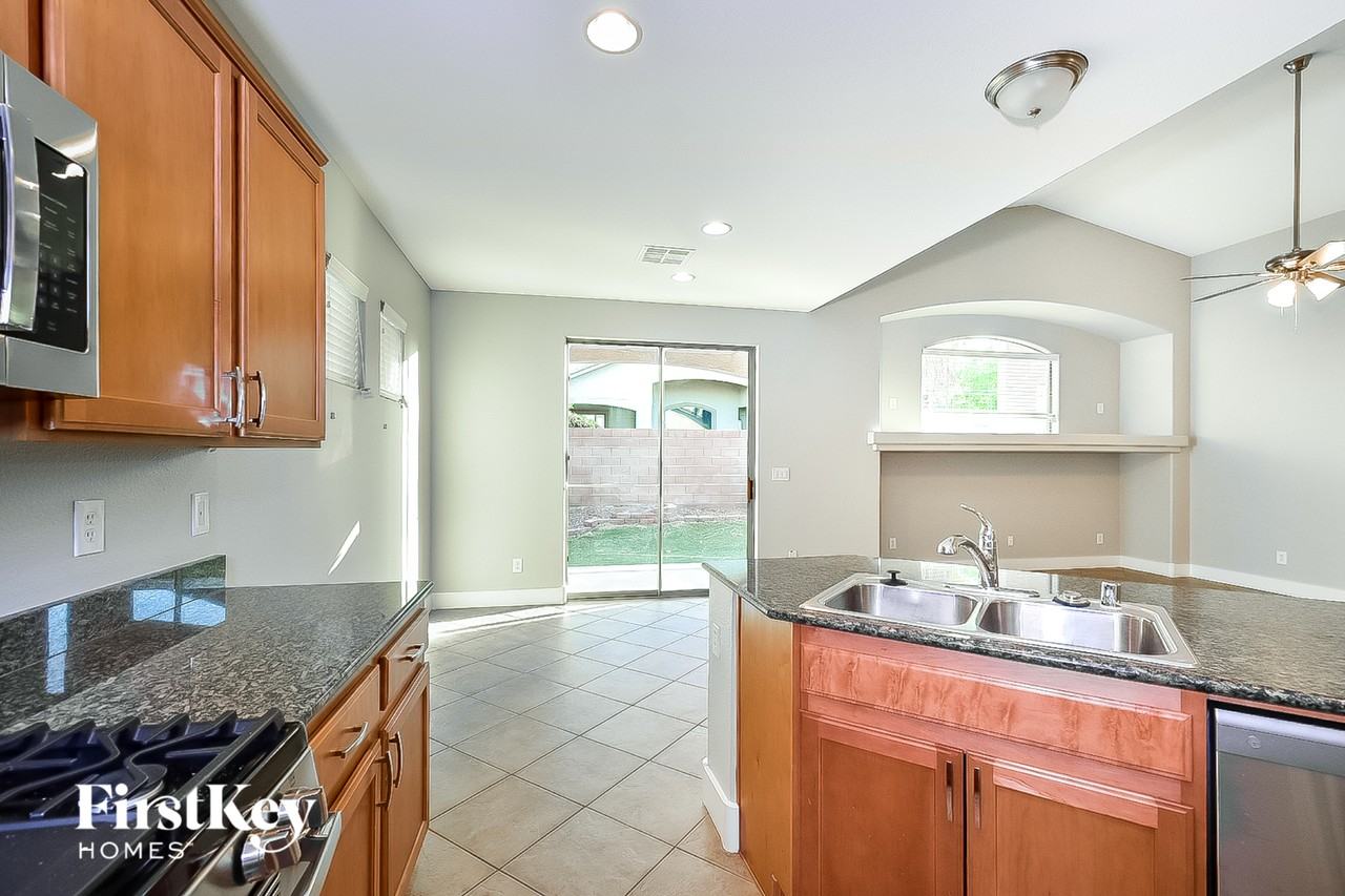 3840 Bowers Hollow Ave - Photo 6 of 15
