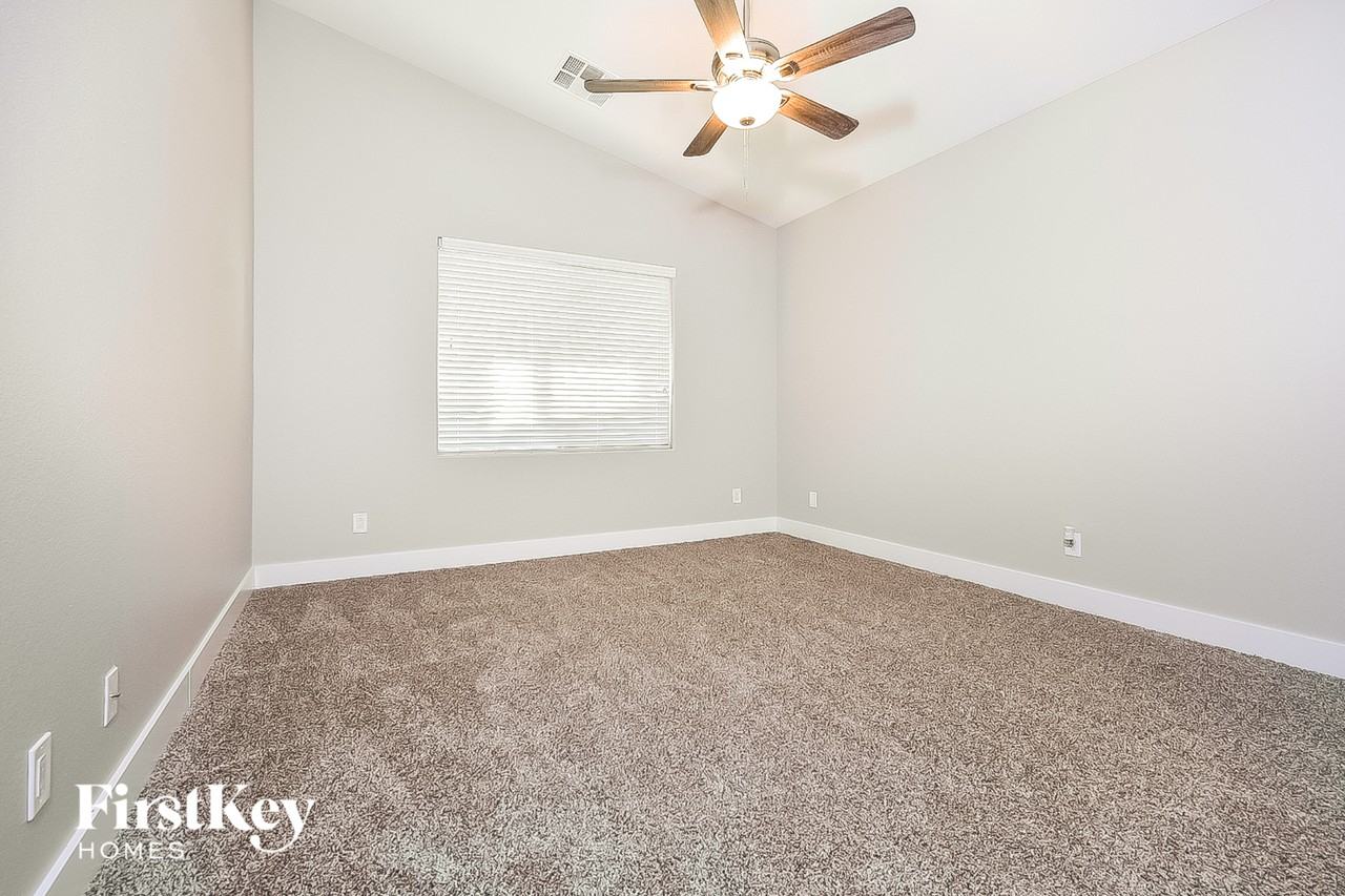 3840 Bowers Hollow Ave - Photo 7 of 15