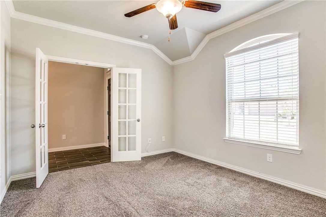 2404 Prospect Park Ln - Photo 2 of 12