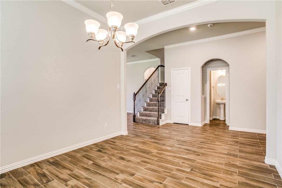 2404 Prospect Park Ln - Photo 4 of 12