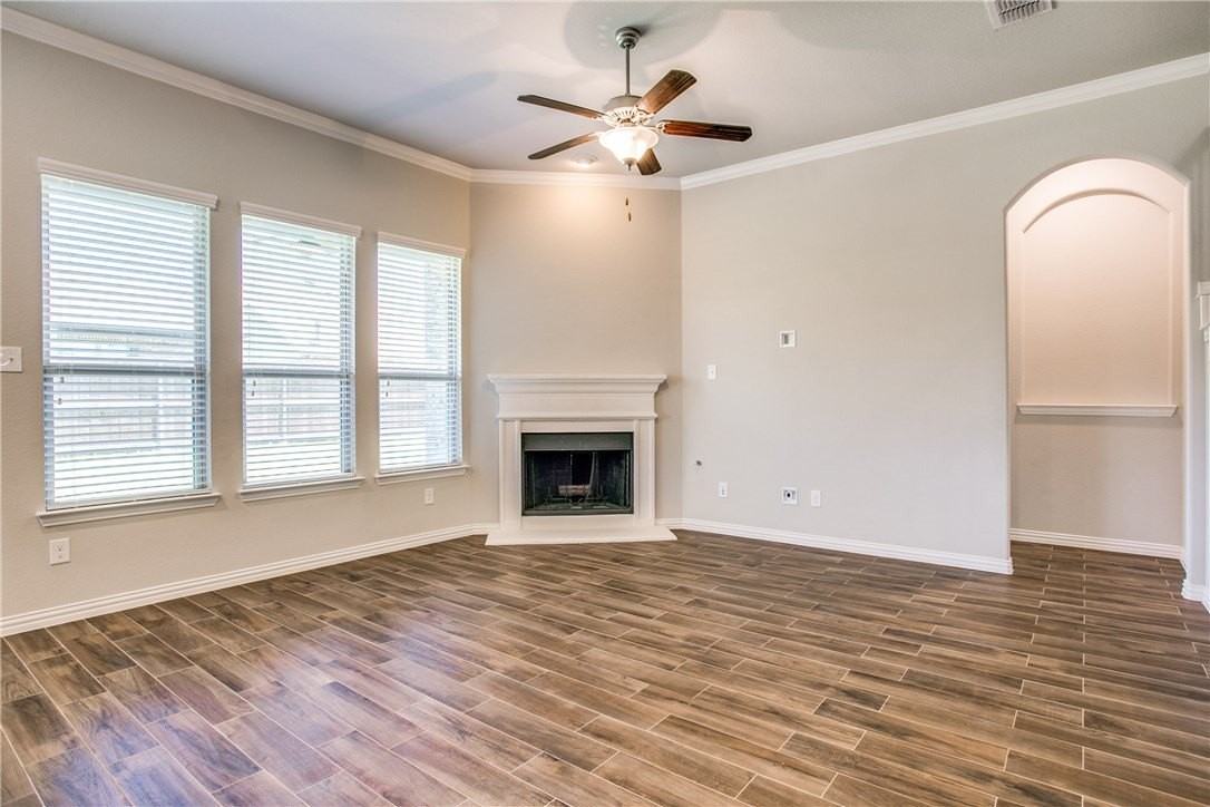 2404 Prospect Park Ln - Photo 5 of 12