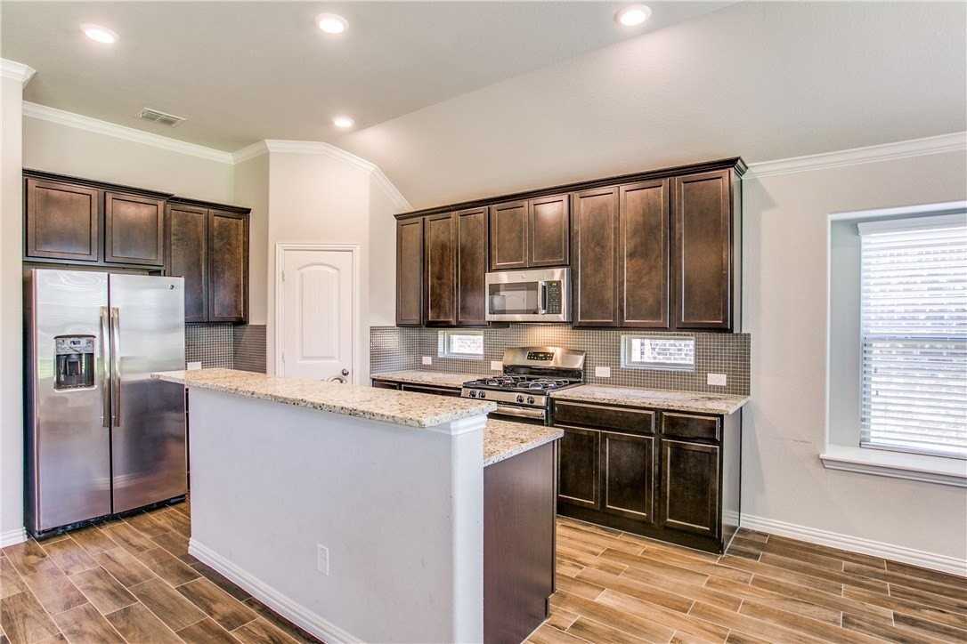 2404 Prospect Park Ln - Photo 6 of 12