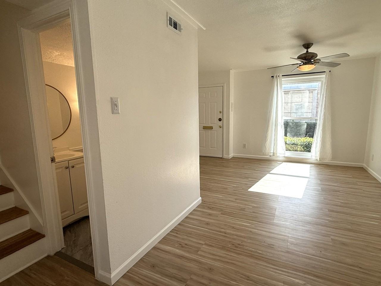 9825 Park Lane Ct - Photo 4 of 27