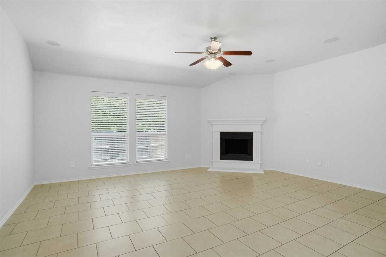 3015 Briarbrook Dr - Photo 5 of 16
