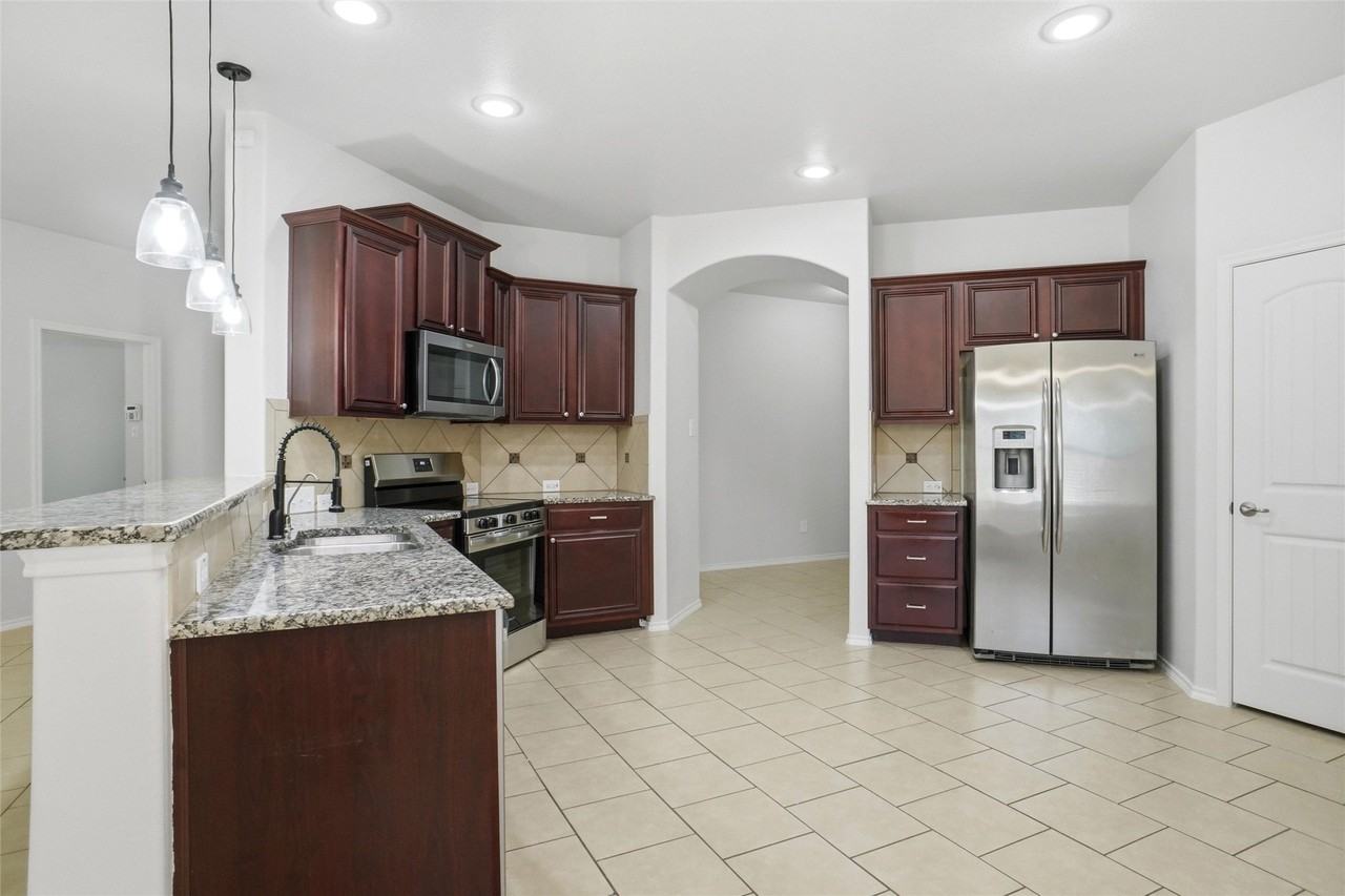 3015 Briarbrook Dr - Photo 6 of 16